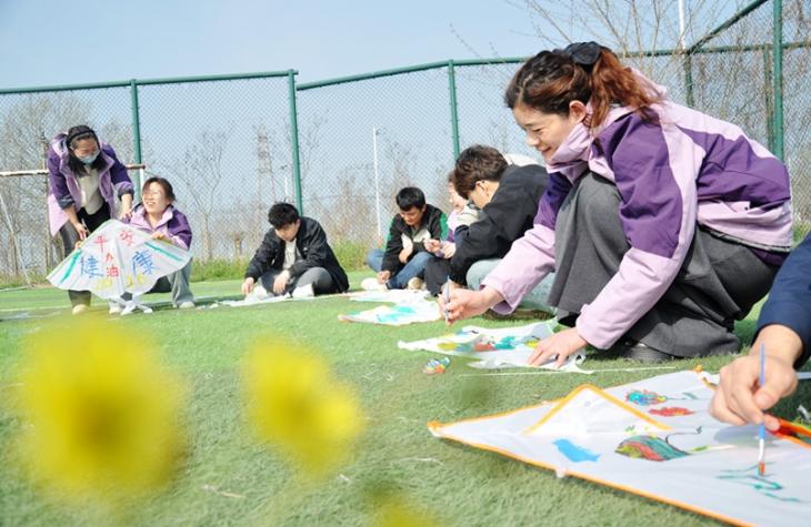 朱仙庄矿工会开展放飞心灵心理志愿活动